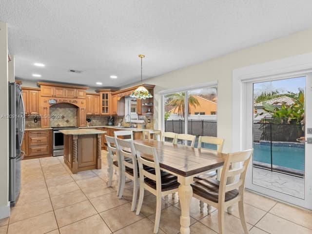 20833 NW 14th Ct, Pembroke Pines FL 33029 - Pembroke Pines, FL - Photo 7