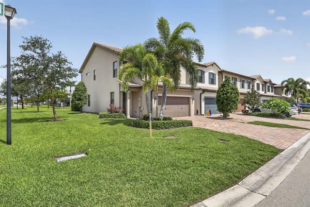 8245 CADRE NOIR Road, Lake Worth FL 33467 - Lake Worth, FL - Photo 2