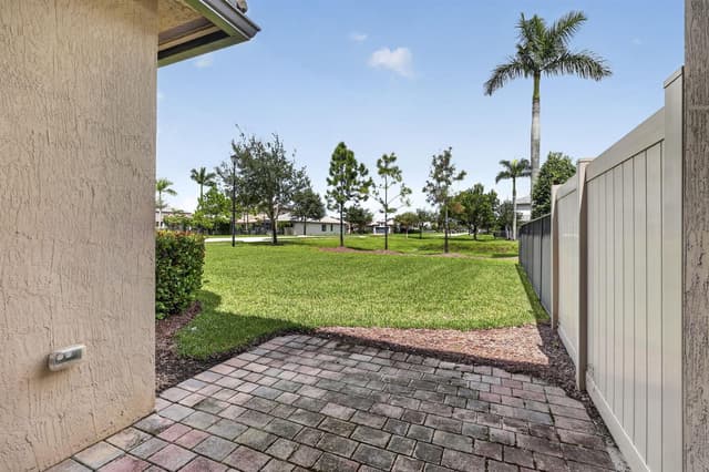 8245 CADRE NOIR Road, Lake Worth FL 33467 - Lake Worth, FL - Photo 6
