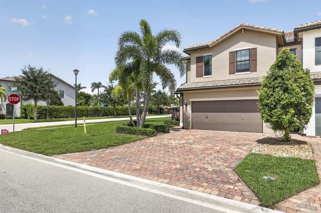 8245 CADRE NOIR Road, Lake Worth FL 33467 - Lake Worth, FL - Photo 3