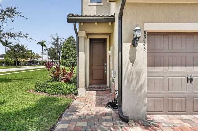 8245 CADRE NOIR Road, Lake Worth FL 33467 - Lake Worth, FL - Photo 4
