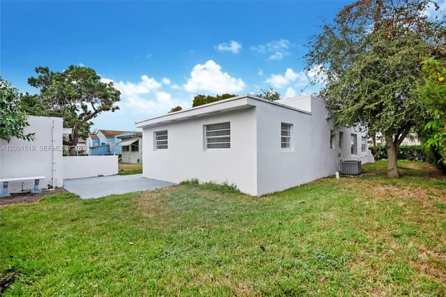 522 NW 47th Ter, Miami FL 33127 - Miami, FL - Photo 2