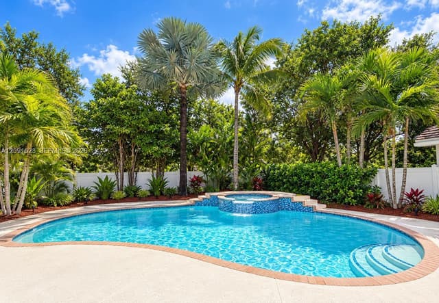 6982 Coronado Way, Pembroke Pines FL 33331 - Pembroke Pines, FL - Photo 2