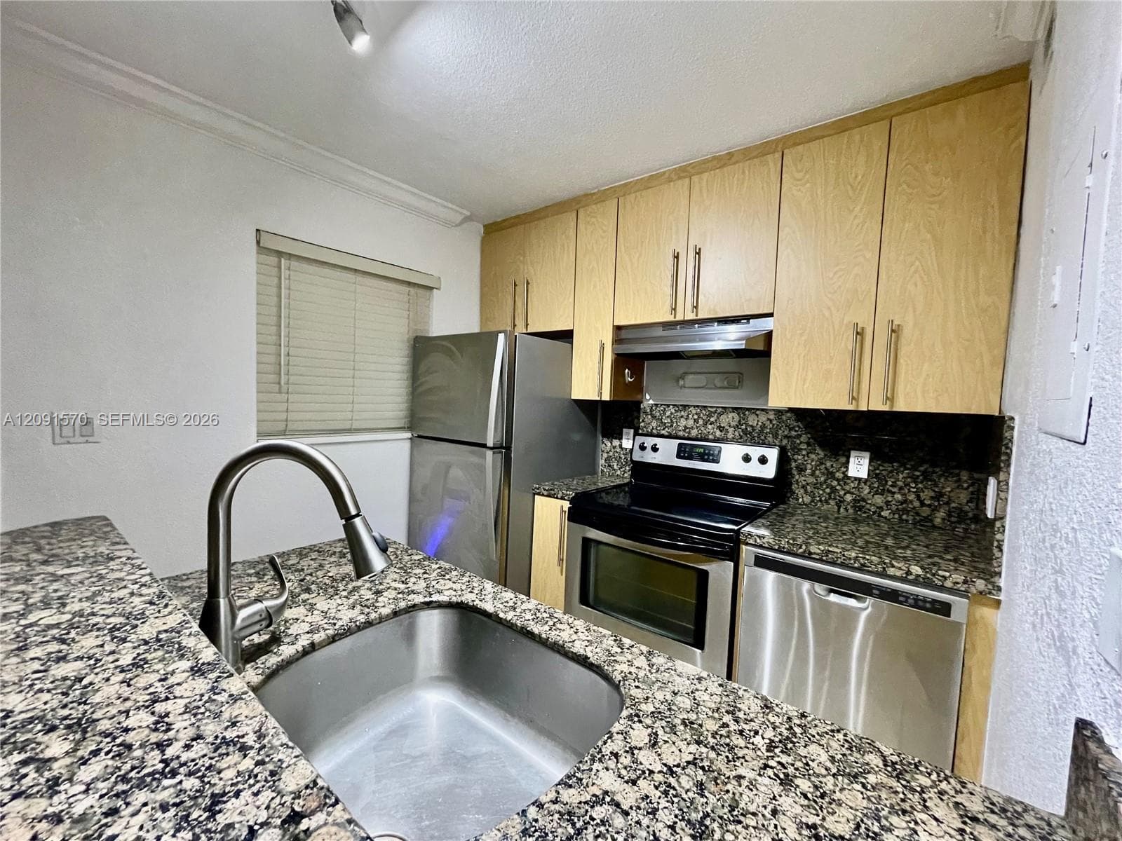 811 NE 14th Pl # 4, Fort Lauderdale FL 33304 - Fort Lauderdale, FL - Photo 1