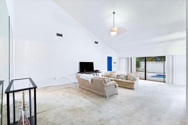 2845 DUQUESNE Circle, West Palm Beach FL 33409 - West Palm Beach, FL - Photo 4