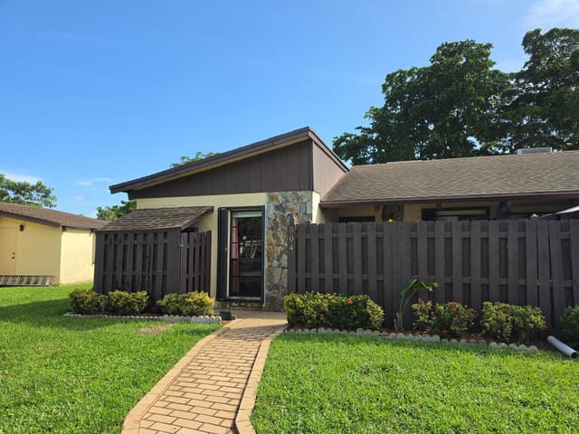 504 Briarwood Circle # 54, Hollywood FL 33024 - Hollywood, FL - Photo 2