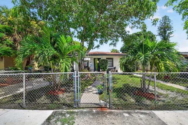 1020 S K Street, FL 33460 - Photo 3