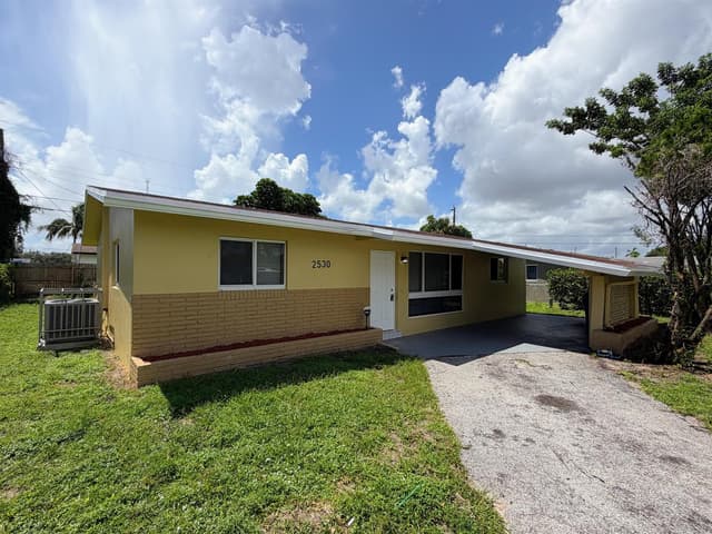 2530 NW 26th Court, Oakland Park FL 33311 - Oakland Park, FL - Photo 2