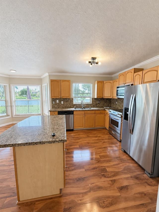 18204 SW 20th St, Miramar FL 33029 - Miramar, FL - Photo 4