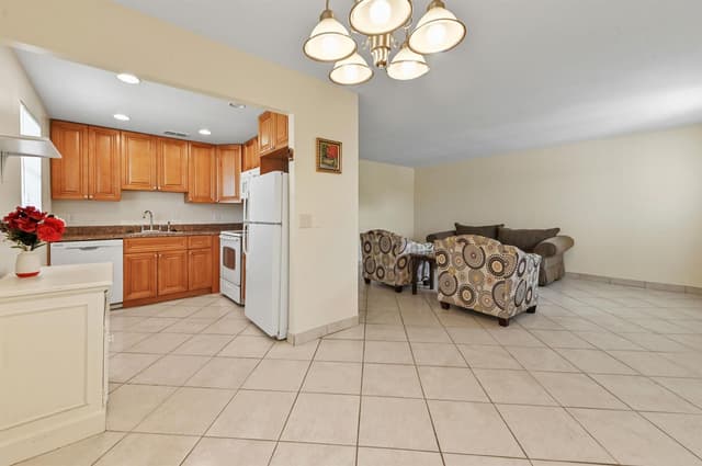 525 Monaco K, Delray Beach FL 33446 - Delray Beach, FL - Photo 3