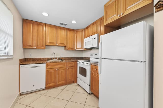 525 Monaco K, Delray Beach FL 33446 - Delray Beach, FL - Photo 4