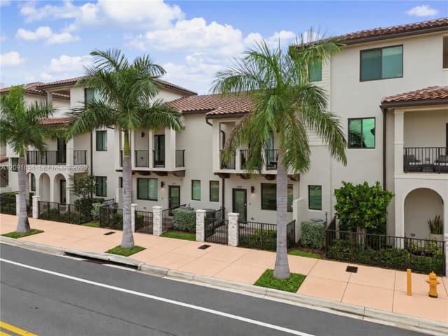 4278 NW 82nd Ave, Doral FL 33166 - Doral, FL - Photo 2