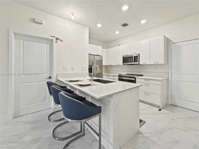 4278 NW 82nd Ave, Doral FL 33166 - Doral, FL - Photo 4