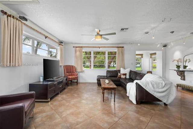 13820 SW 74th Ct, Palmetto Bay FL 33158 - Palmetto Bay, FL - Photo 4
