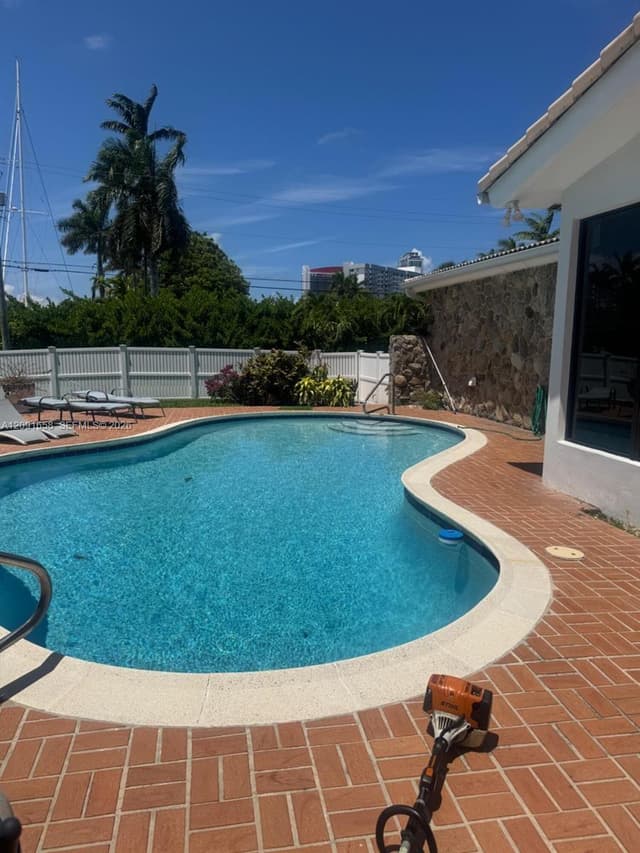600 Hibiscus Dr, Hallandale Beach FL 33009 - Hallandale Beach, FL - Photo 3