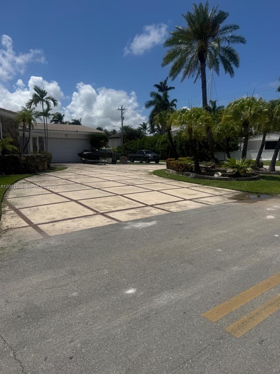 600 Hibiscus Dr, Hallandale Beach FL 33009 - Hallandale Beach, FL - Photo 1