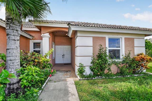 3281 Harness Circle, Wellington FL 33449 - Wellington, FL - Photo 2