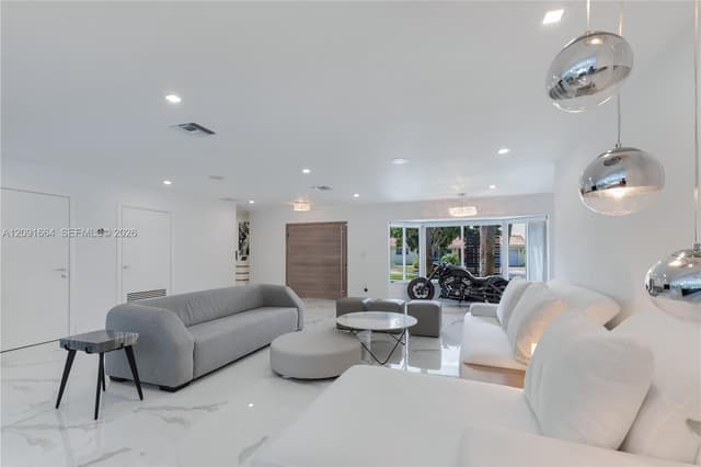 20501 NE 22nd Pl, Miami FL 33180 - Miami, FL - Photo 4