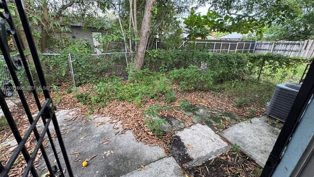 3896 NW 207th St Rd, Miami Gardens FL 33055 - Miami Gardens, FL - Photo 5