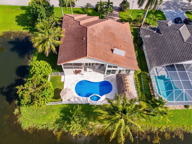 9924 NW 49TH Place, Coral Springs FL 33076 - Coral Springs, FL - Photo 3