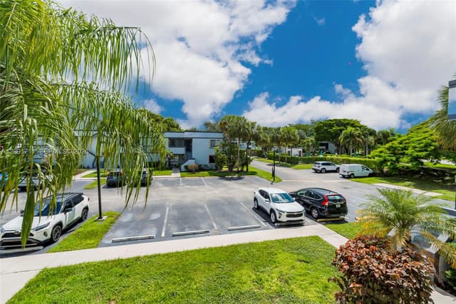 161 Lakeview Dr # 202, Weston FL 33326 - Weston, FL - Photo 7