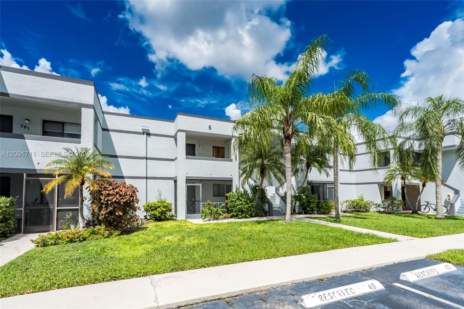 161 Lakeview Dr # 202, Weston FL 33326