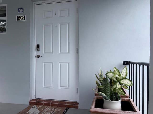 10 COLONIAL CLUB Drive # 305, Boynton Beach FL 33435 - Boynton Beach, FL - Photo 2