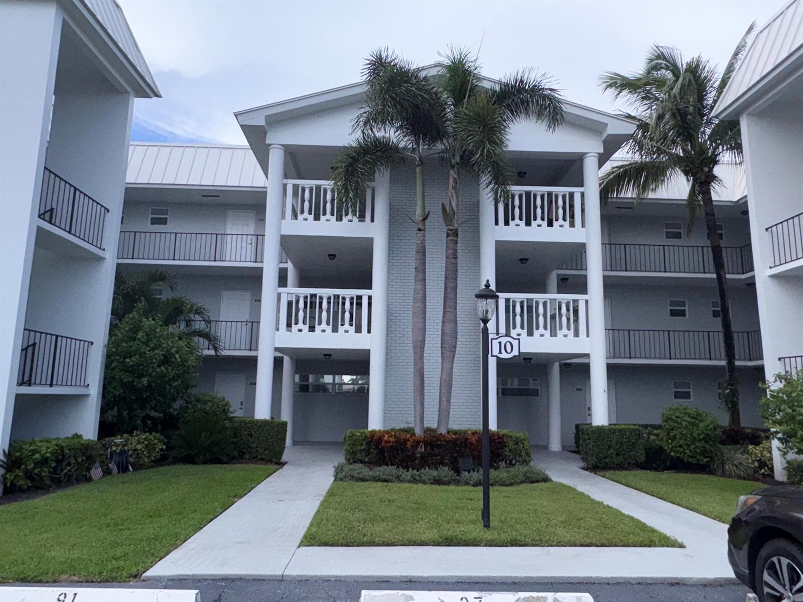 10 COLONIAL CLUB Drive # 305, Boynton Beach FL 33435