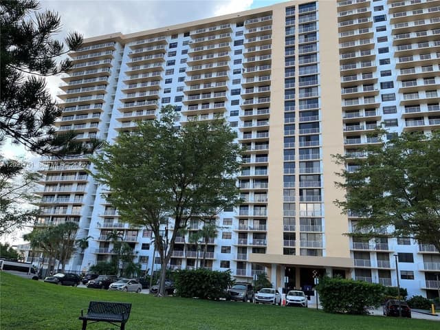 290 174th St # 611, Sunny Isles Beach FL 33160 - Sunny Isles Beach, FL - Photo 2
