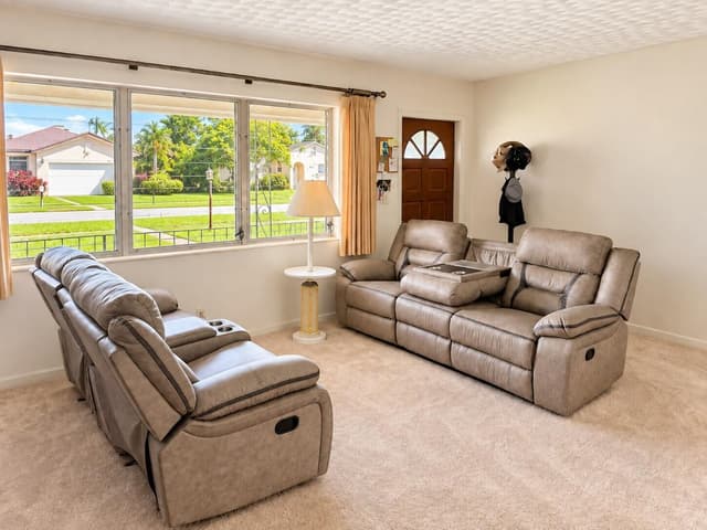 110 SE 3rd Avenue, Boynton Beach FL 33435 - Boynton Beach, FL - Photo 2