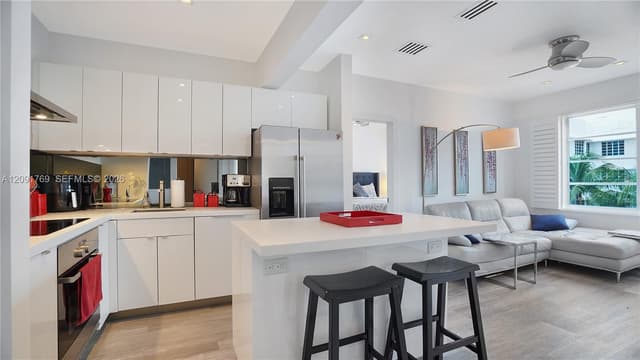 1460 Ocean Dr # 407, Miami Beach FL 33139 - Miami Beach, FL - Photo 2