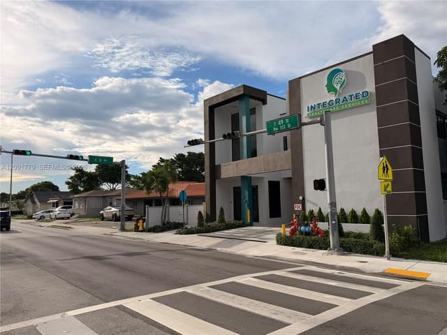 275 E 49th St, Hialeah FL 33013 - Hialeah, FL - Photo 3