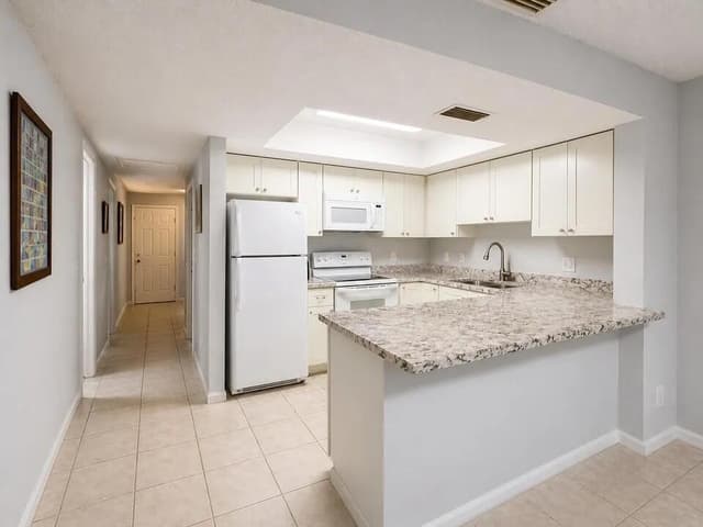 9258 GREEN MEADOWS Way, Palm Beach Gardens FL 33418 - Palm Beach Gardens, FL - Photo 4