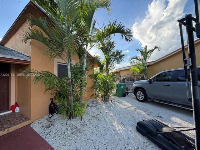 30486 SW 162nd Pl, Homestead FL 33033 - Homestead, FL - Photo 2