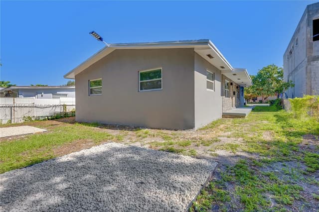 2510 NE 182nd Ter, North Miami Beach FL 33160 - North Miami Beach, FL - Photo 4