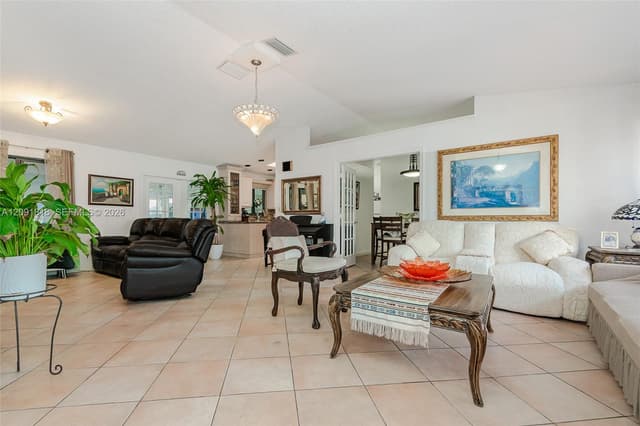 7609 Sunflower Dr, Margate FL 33063 - Margate, FL - Photo 3
