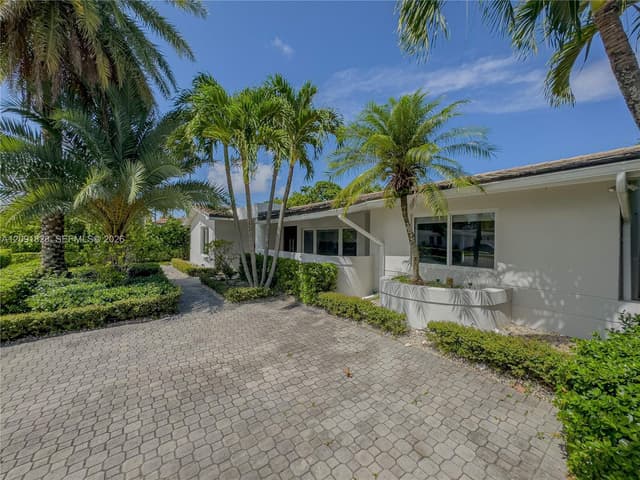 20405 NE 22nd Pl, Miami FL 33180 - Miami, FL - Photo 2