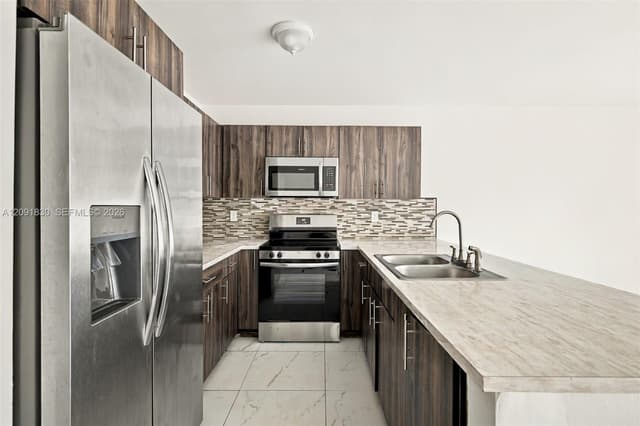 523-525 NW 106th St, Miami FL 33150 - Miami, FL - Photo 7