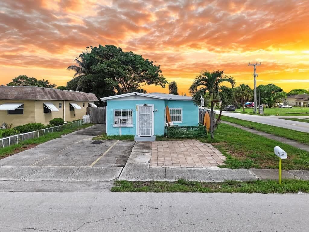 207 SW 4TH Street, Deerfield Beach FL 33441 - Deerfield Beach, FL - Photo 1