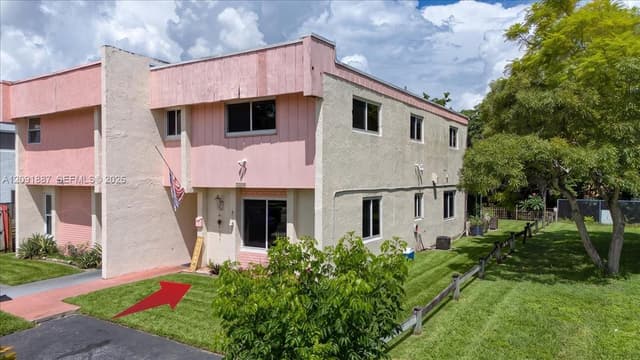 7911 SW 7th Pl, North Lauderdale FL 33068 - North Lauderdale, FL - Photo 4