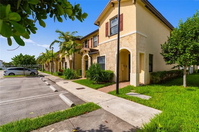 10496 W 33rd Ln, Hialeah FL 33018 - Hialeah, FL - Photo 4