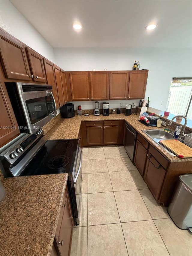 3515 W 89th Pl, Hialeah FL 33018 - Hialeah, FL - Photo 7