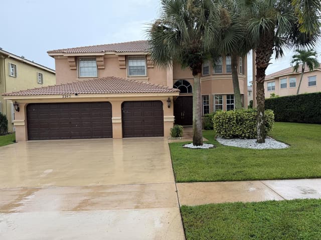 2243 RIDGEWOOD Circle, Royal Palm Beach FL 33411 - Royal Palm Beach, FL - Photo 2