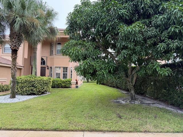 2243 RIDGEWOOD Circle, Royal Palm Beach FL 33411 - Royal Palm Beach, FL - Photo 3