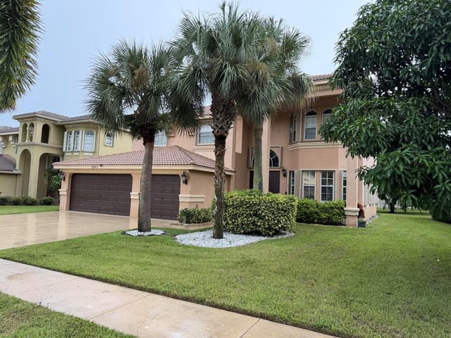 2243 RIDGEWOOD Circle, Royal Palm Beach FL 33411 - Royal Palm Beach, FL - Photo 4