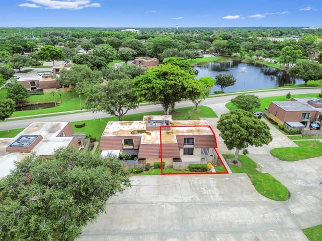 2523 25th Lane, Palm Beach Gardens FL 33418 - Palm Beach Gardens, FL - Photo 2