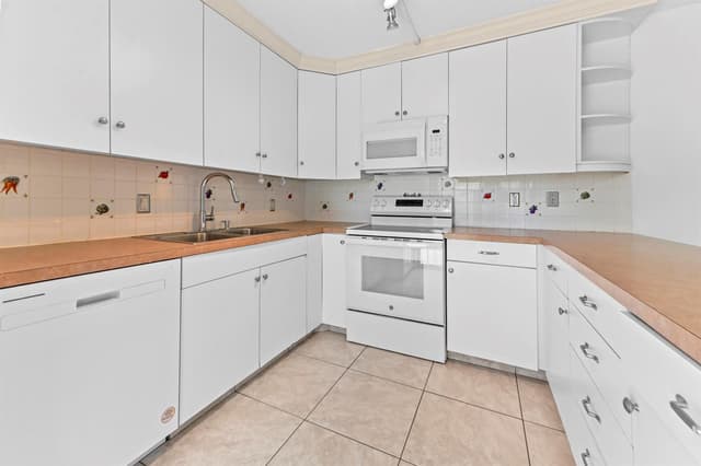2523 25th Lane, Palm Beach Gardens FL 33418 - Palm Beach Gardens, FL - Photo 7