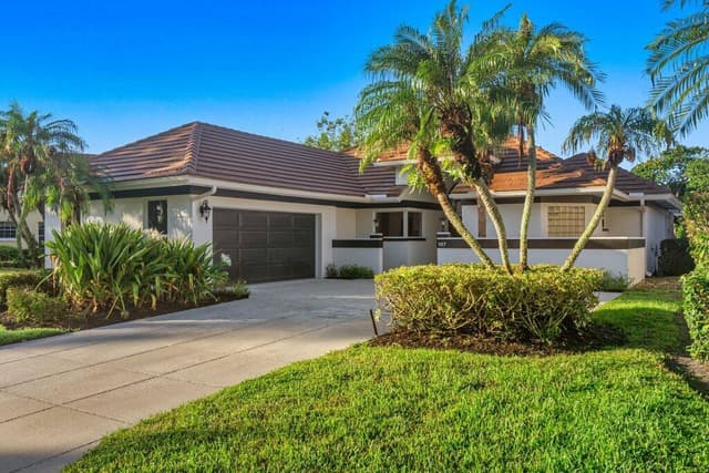 107 Golfview Court, Palm Beach Gardens FL 33418 - Palm Beach Gardens, FL - Photo 2