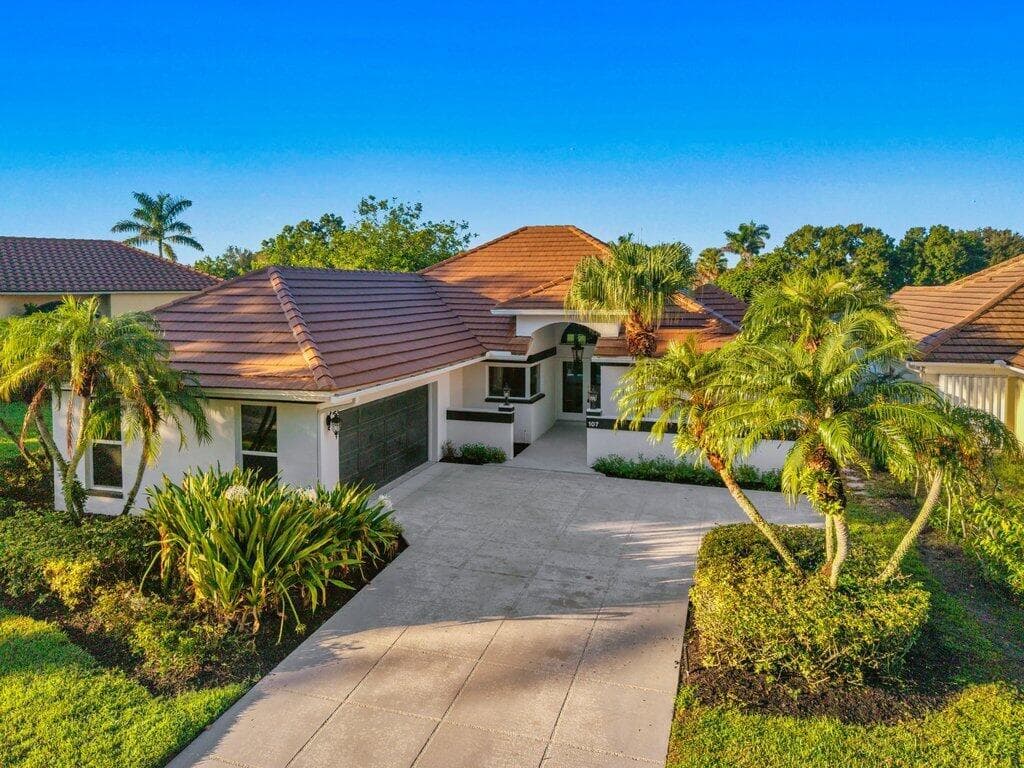 107 Golfview Court, Palm Beach Gardens FL 33418 - Palm Beach Gardens, FL - Photo 1