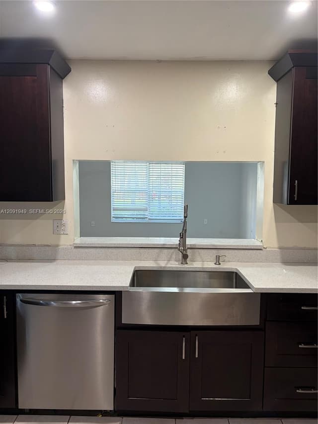 10837 NW 8th St, Pembroke Pines FL 33026 - Pembroke Pines, FL - Photo 3